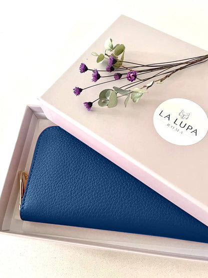 Lara Blue Wallet Italian Leather from LA LUPA / Close up