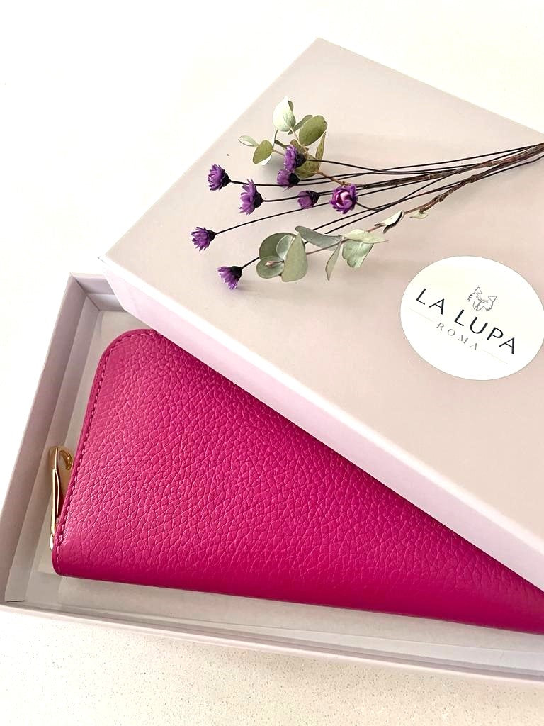 Lara Pink Wallet Italian Leather from LA LUPA / Close up detail