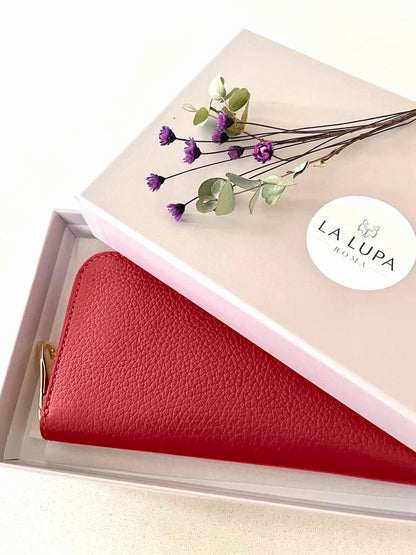 Lara Red Wallet Italian Leather from LA LUPA / Close Up Detail